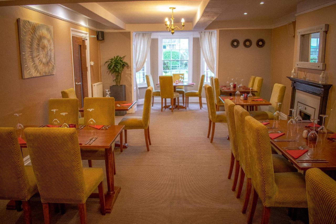 The Lion Hotel Llansantffraid-ym-Mechain Buitenkant foto
